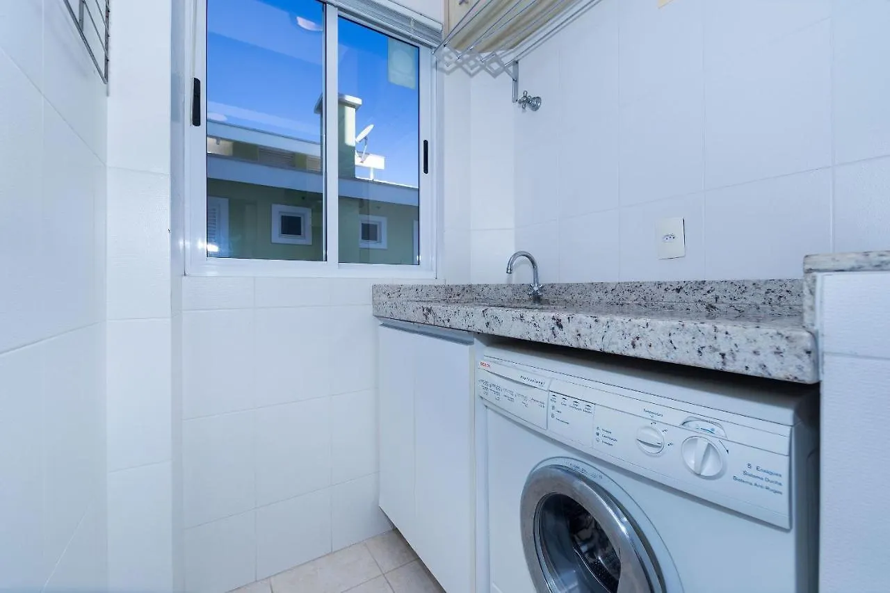 Porto Canoas 203 - Aconchegante Apartamento Em Bombas - Acomoda 4 Pessoas - A Poucos Metros Da Praia - Bombinhas Lägenhet